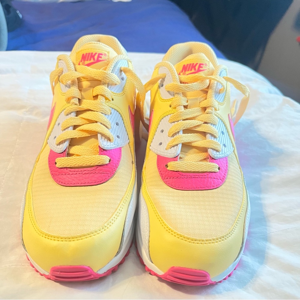 Nike Air Max 90 in Bright Yellow and Pink